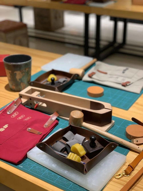 4個年輕人創(chuàng)業(yè),如今工廠店足足三層,海寧這家廠的產(chǎn)品,太多人在用...